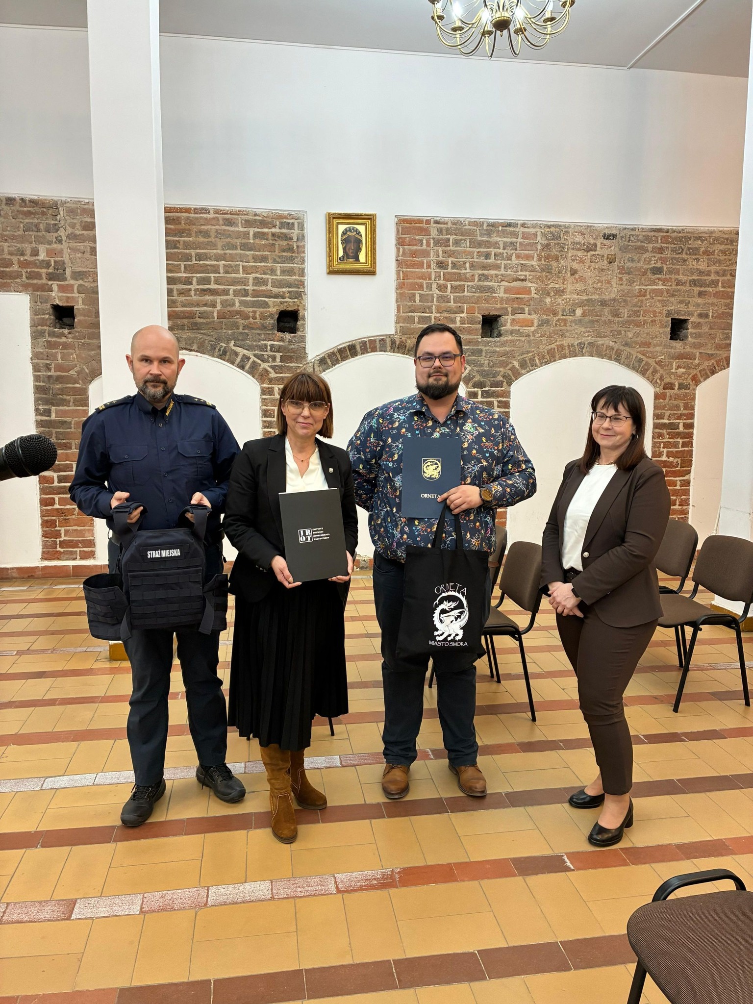 Przekazanie kamizelek kuloodpornych Przekazanie kamizelek kuloodpornych