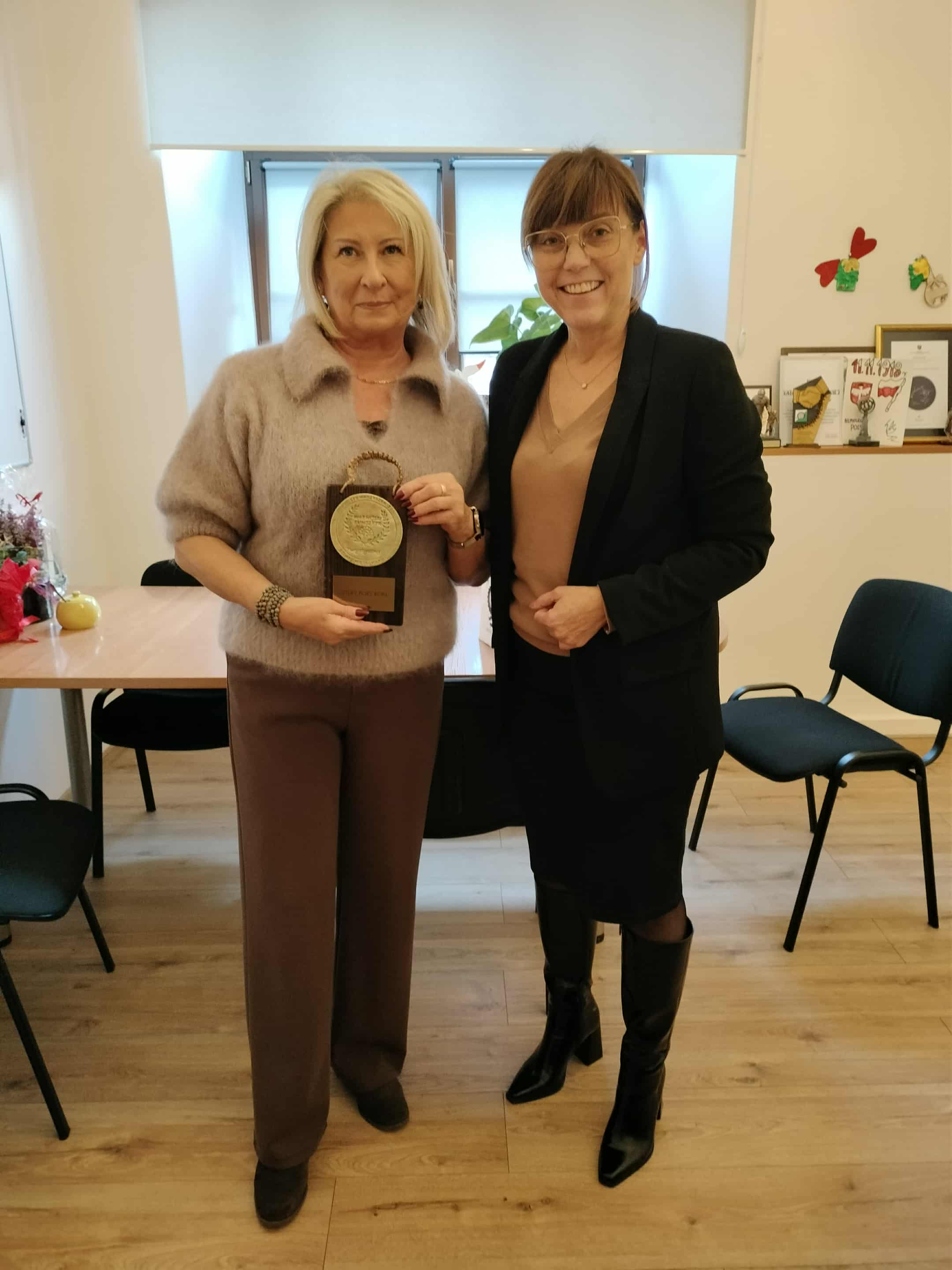 Odbiór Warnijski Kunsztyk Turystyczny z rąk Burmistrza Ornety